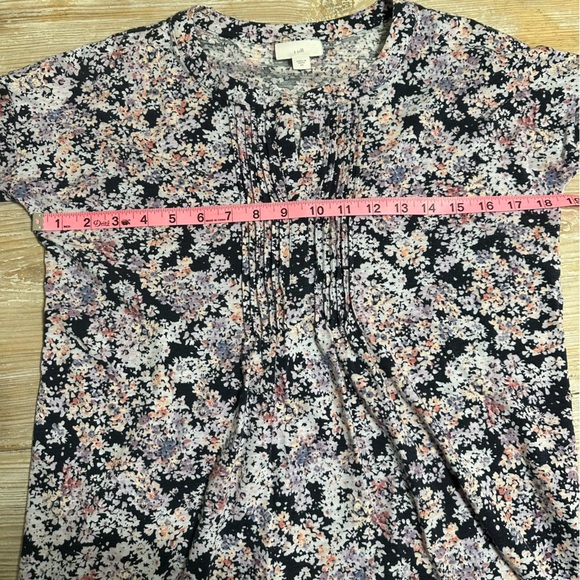 J. Jill Pintucked V-Neck Floral Knit Tunic Top Sz XS - Picture 10 of 10